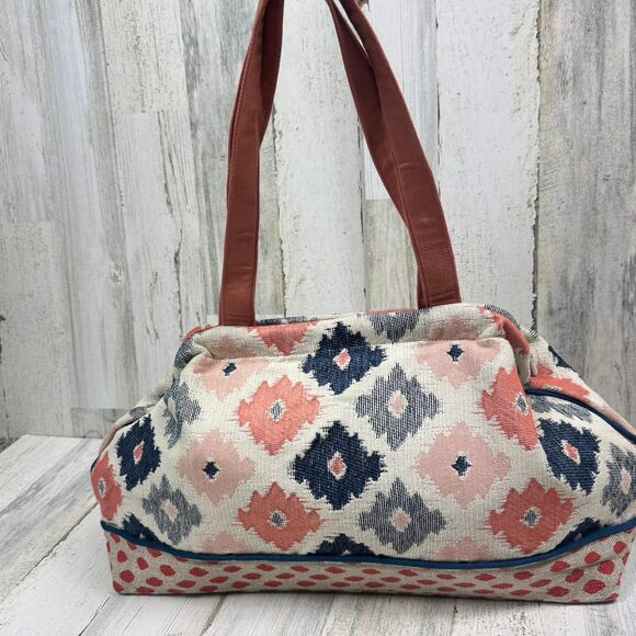 Atenti  Modern Doctor Bag w/ Metal Snap Frame. - Picture 2 of 11